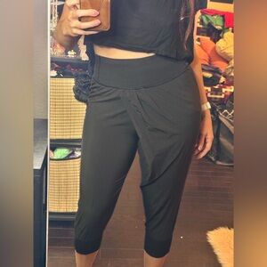 Lululemon Soft Joggers Women's Black Draped Pants. Size 8